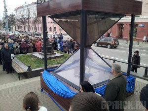 В Брянске открыт временный Памятник пропавшим детям Фото: vk.com