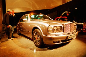 В Москве сгорела стоянка с Bentley и Rolls-Royce В Москве сгорела стоянка с Bentley и Rolls-Royce