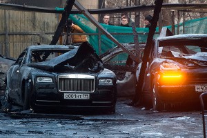 Элитную парковку "поджег" Mercedes AMG Элитную парковку "поджег" Mercedes AMG