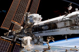 Россиянка и итальянка делят кухню на МКС Россиянка и итальянка делят кухню на МКС