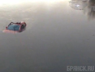 Возле города Сельцо в реку упал автомобиль