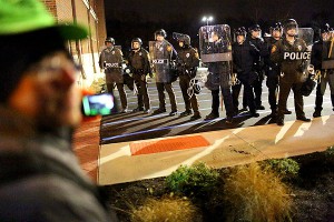 США охватила волна мародерства и протестов США охватила волна мародерства и протестов