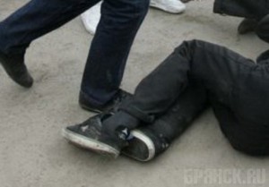 В Фокинском районе Брянска грабители избили прохожего