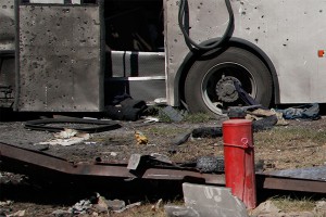 Диверсанты расстреляли автобус с ополченцами Диверсанты расстреляли автобус с ополченцами