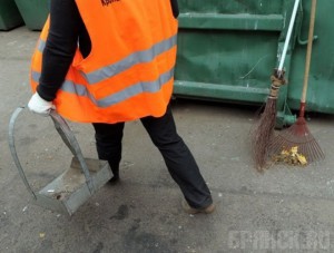 Водитель автомобиля сбил дворника в Брянске