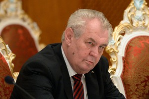 Лидера Чехии убрали из эфира за пошлости Лидера Чехии убрали из эфира за пошлости