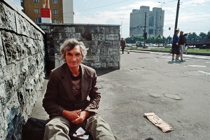 Россияне стали терпимее к бомжам Россияне стали терпимее к бомжам