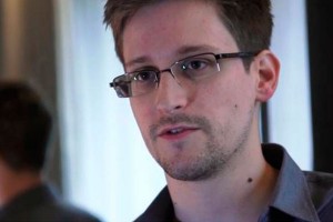 Cноуден лишился iPhone и пересел на метро Cноуден лишился iPhone и пересел на метро