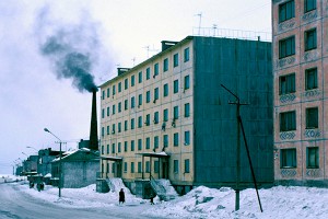 В Нальчике боевики захватили пятиэтажку В Нальчике боевики захватили пятиэтажку