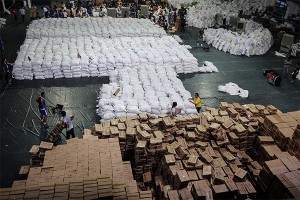 В Париже собрали гумпомощь Донбассу В Париже собрали гумпомощь Донбассу