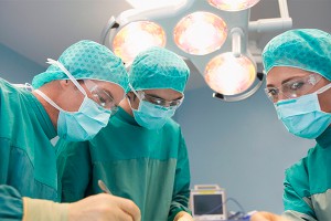 Врачи вытащили из пациента забытые ножницы Врачи вытащили из пациента забытые ножницы