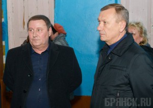 Глава Брянского района Емельянов подал в отставку Александр Емельянов (на фото слева)