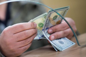 У госкомпаний отбирают валюту У госкомпаний отбирают валюту