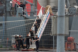 Отъезд российских моряков огорчил французов Отъезд российских моряков огорчил французов