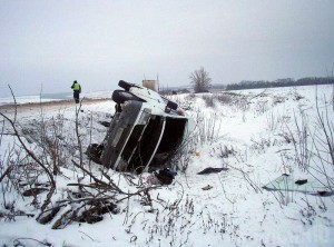 Под Выгоничами опрокинулся микроавтобус – пострадали семь человек