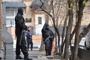 Школьницу в Подмосковье захватил таджик Школьницу в Подмосковье захватил таджик