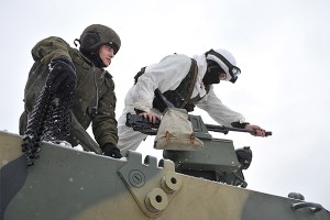 Россия испытала "Ратник" с двумя автоматами Россия испытала "Ратник" с двумя автоматами