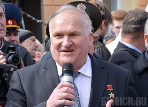 Школе №8 Брянска присвоено имя космонавта Афанасьева Виктор Афанасьев