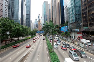 На шоссе в Гонконге рассыпали $2 миллиона На шоссе в Гонконге рассыпали $2 миллиона