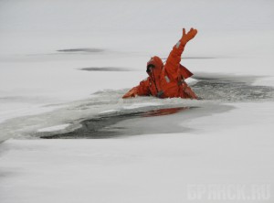В Брянске девушка провалилась под лед