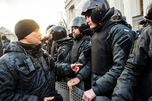 К стенам Рады вновь стягивается Майдан К стенам Рады вновь стягивается Майдан