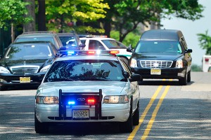 В США с похорон угнали катафалк с гробом В США с похорон угнали катафалк с гробом