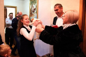 Путин сделал подарок москвичке на Новый год Путин сделал подарок москвичке на Новый год