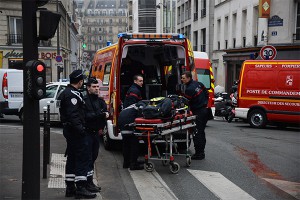 Париж в ужасе от расстрела десятка человек Париж в ужасе от расстрела десятка человек