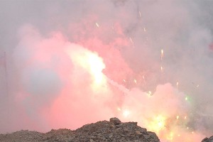 Взрыв на фабрике заставил оператора летать Взрыв на фабрике заставил оператора летать