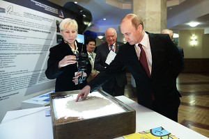 Путин нарисовал рожицу для мультфильма Путин нарисовал рожицу для мультфильма