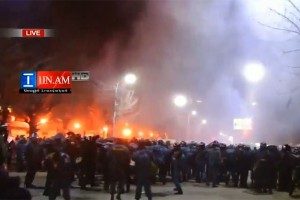 В Гюмри атаковали консульство России В Гюмри атаковали консульство России