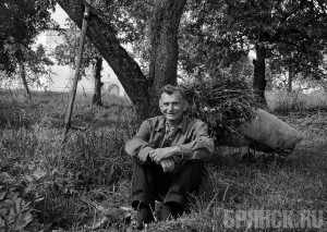 Брянские фотографы приглашают на «Мужской разговор» Владимир Фроликов. «В монастырском саду»