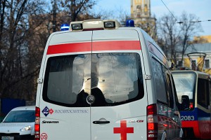 Мать случайно уронила младенца Мать случайно уронила младенца