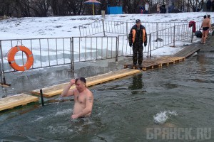 В Брянске почти четыре тысячи человек окунулись в купели