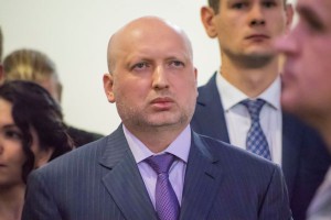 Осколок пробил автомобиль Турчинова Осколок пробил автомобиль Турчинова