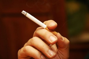 Курение в поездах и барах возвращают на год Курение в поездах и барах возвращают на год