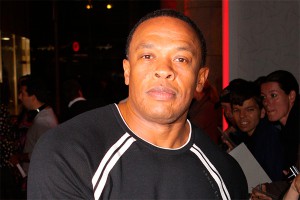 Apple устроила "слежку" за рэпером Dr. Dre Apple устроила "слежку" за рэпером Dr. Dre