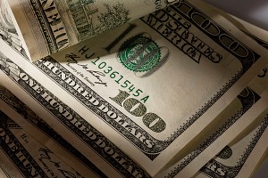 Курс евро к доллару рекордно упал Курс евро к доллару рекордно упал