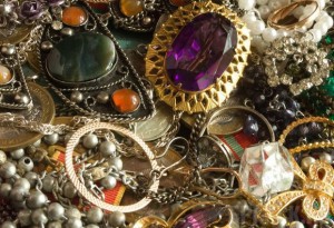 В Москве брянец украл у приятеля ювелирные украшения