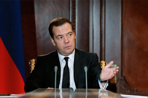 Медведев посадит пенсионеров за компьютер Медведев посадит пенсионеров за компьютер