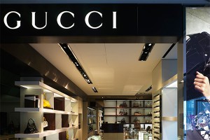 Омоновца поймали на краже духов Омоновца поймали на краже духов