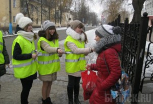 В Брянске дети провели беседу с водителями и пешеходами