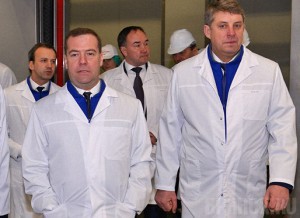 Медведев обсудил в Брянской области вопросы развития животноводства Дмитрий Медведев (на фото слева)