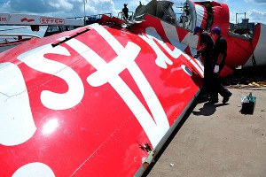 Самолетом AirAsia управлял другой человек Самолетом AirAsia управлял другой человек
