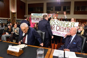 В сенате напали на Киссинджера В сенате напали на Киссинджера