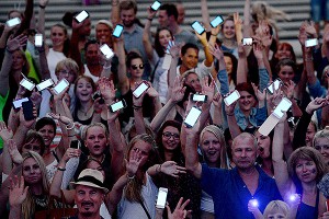 Россияне начали экономить на связи Россияне начали экономить на связи