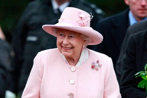 Елизавета II замерзла в приходской церкви Елизавета II замерзла в приходской церкви