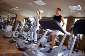 Студентка обчищала карманы посетителей брянского фитнес-центра