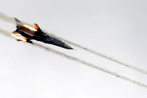 Су-24 вызвали панику у жителей Астрахани Су-24 вызвали панику у жителей Астрахани