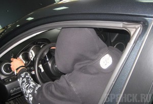 В Бежице 18-летний наркоман за ночь пытался угнать два авто